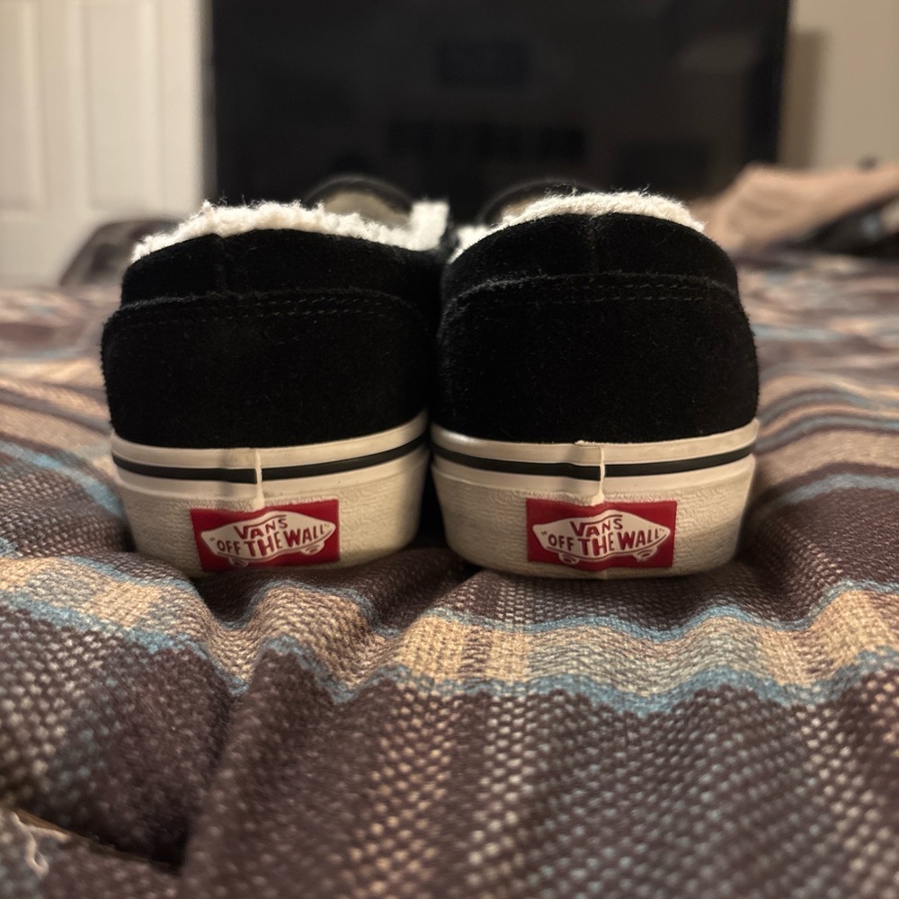 Women’s Size 8 Vans Black Slip-On Mules with White Sherpa Lining - Picture 3 of 5